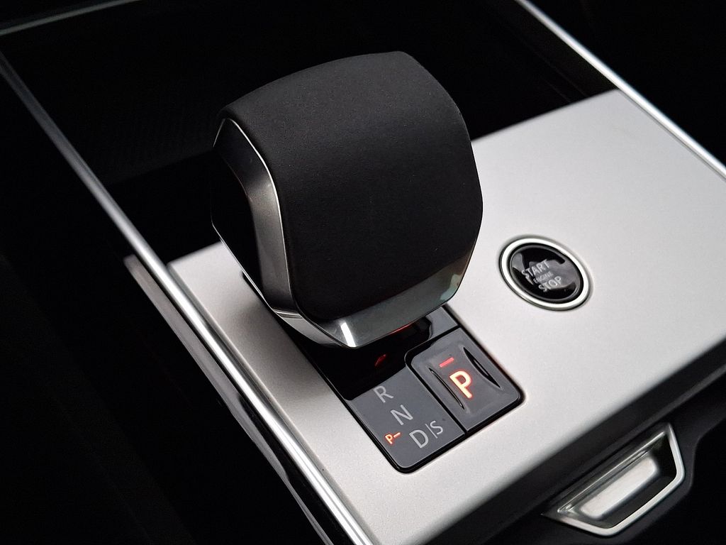 Thumbnail: 2025 Land Rover Range Rover - 9