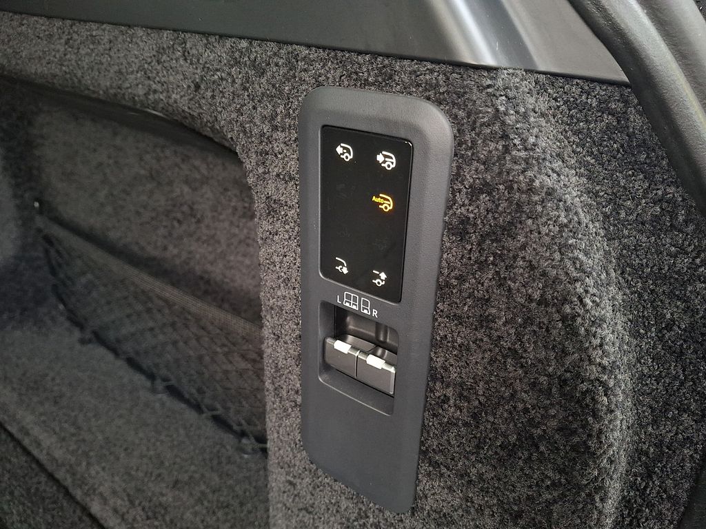 Thumbnail: 2025 Land Rover Range Rover - 11