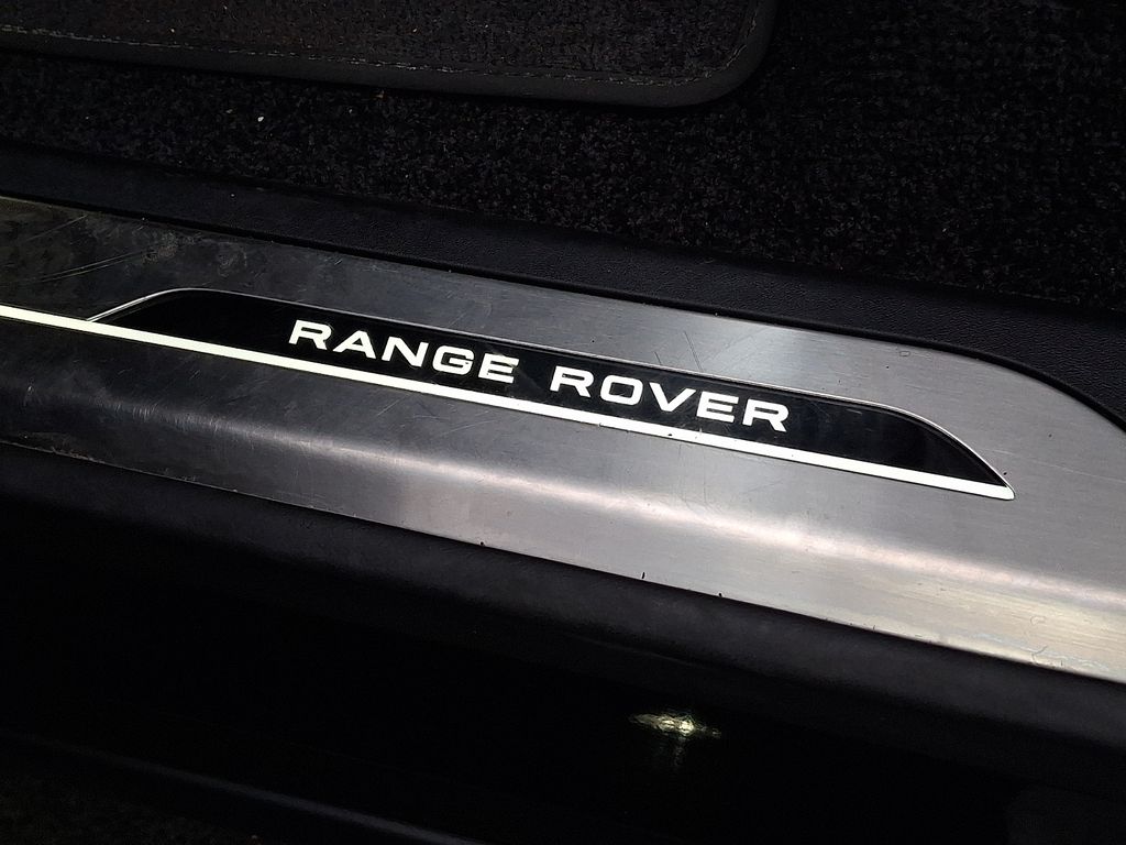 Thumbnail: 2025 Land Rover Range Rover - 26