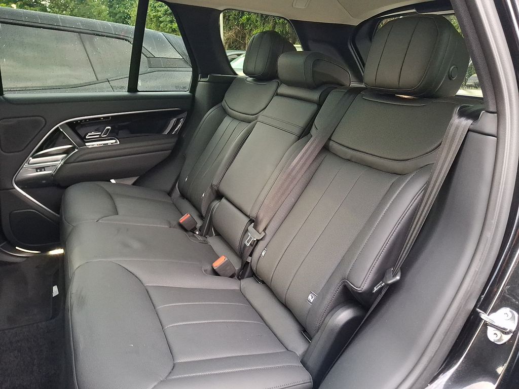 Thumbnail: 2025 Land Rover Range Rover - 7