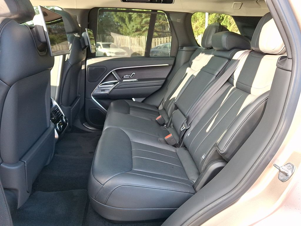 Thumbnail: 2023 Land Rover Range Rover - 7