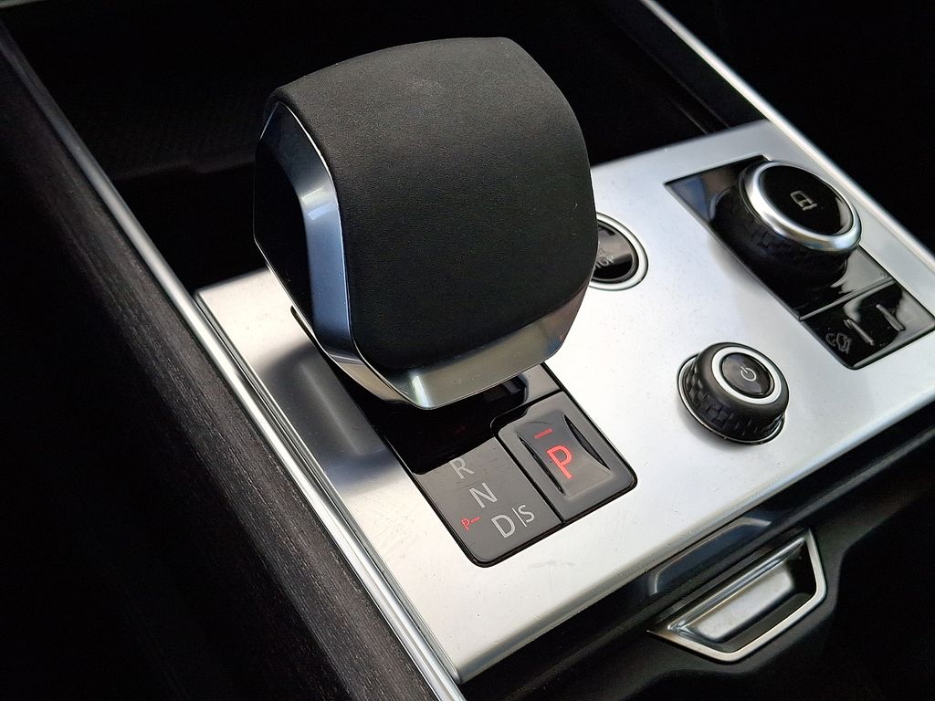 Thumbnail: 2023 Land Rover Range Rover - 9