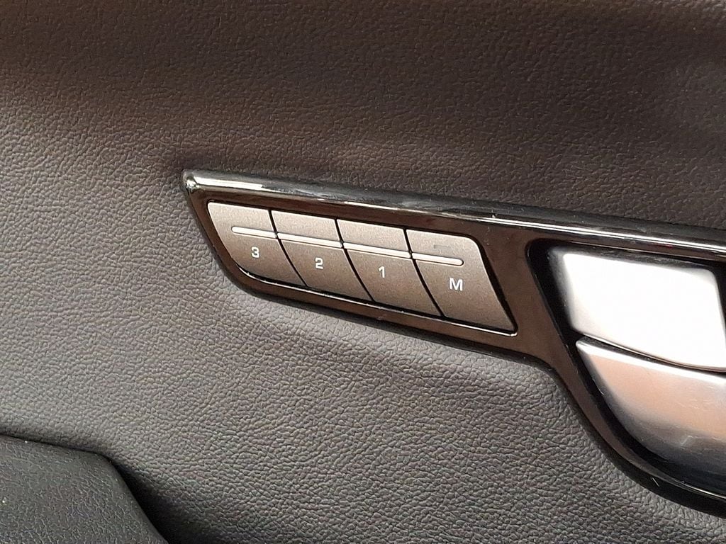 Thumbnail: 2017 Land Rover Range Rover Evoque - 24