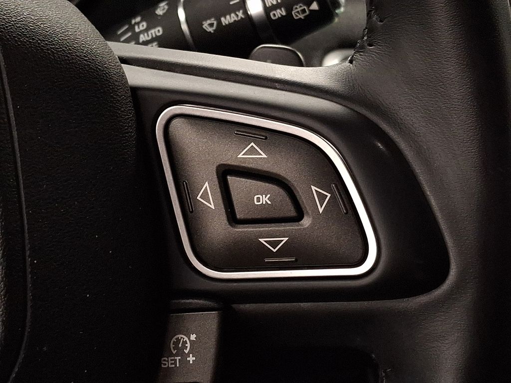 Thumbnail: 2019 Land Rover Range Rover Evoque - 22