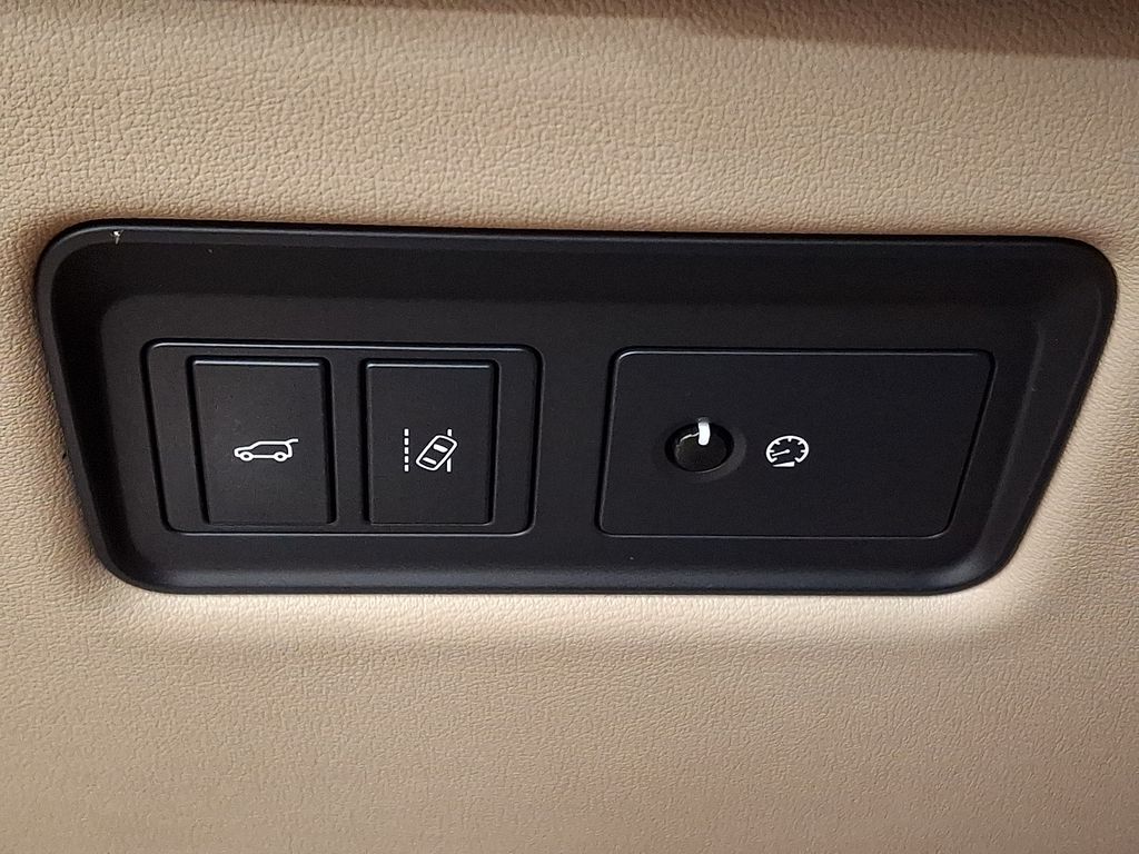 Thumbnail: 2017 Land Rover Range Rover Sport - 27
