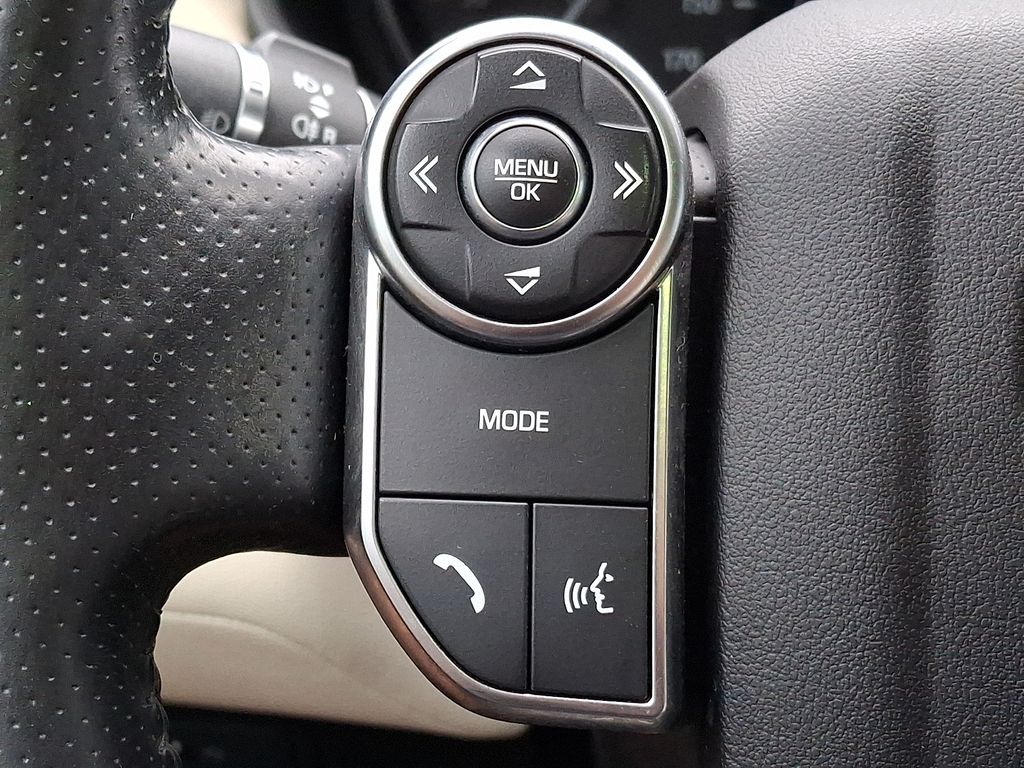 Thumbnail: 2016 Land Rover Range Rover Sport - 22