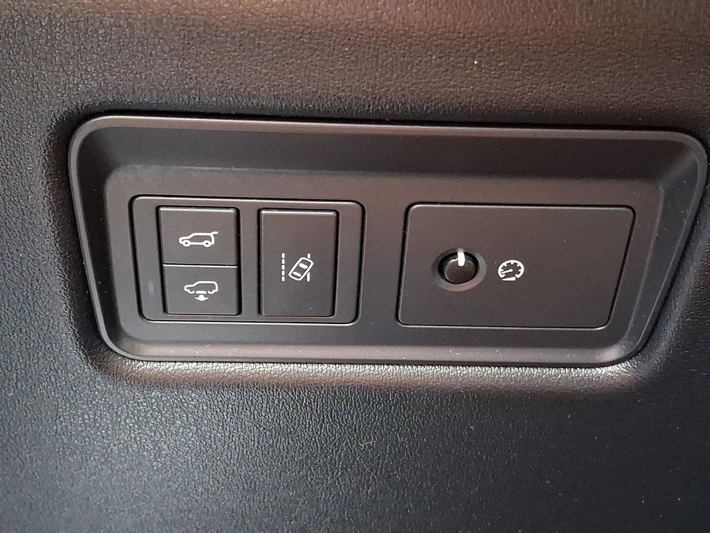 Thumbnail: 2016 Land Rover Range Rover Sport - 27