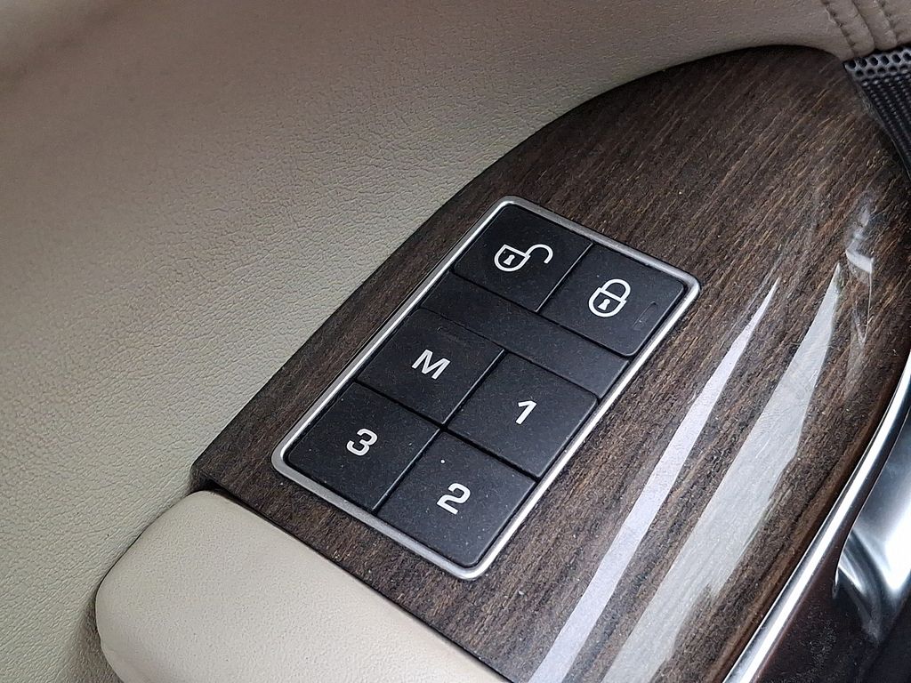 Thumbnail: 2016 Land Rover Range Rover Sport - 26