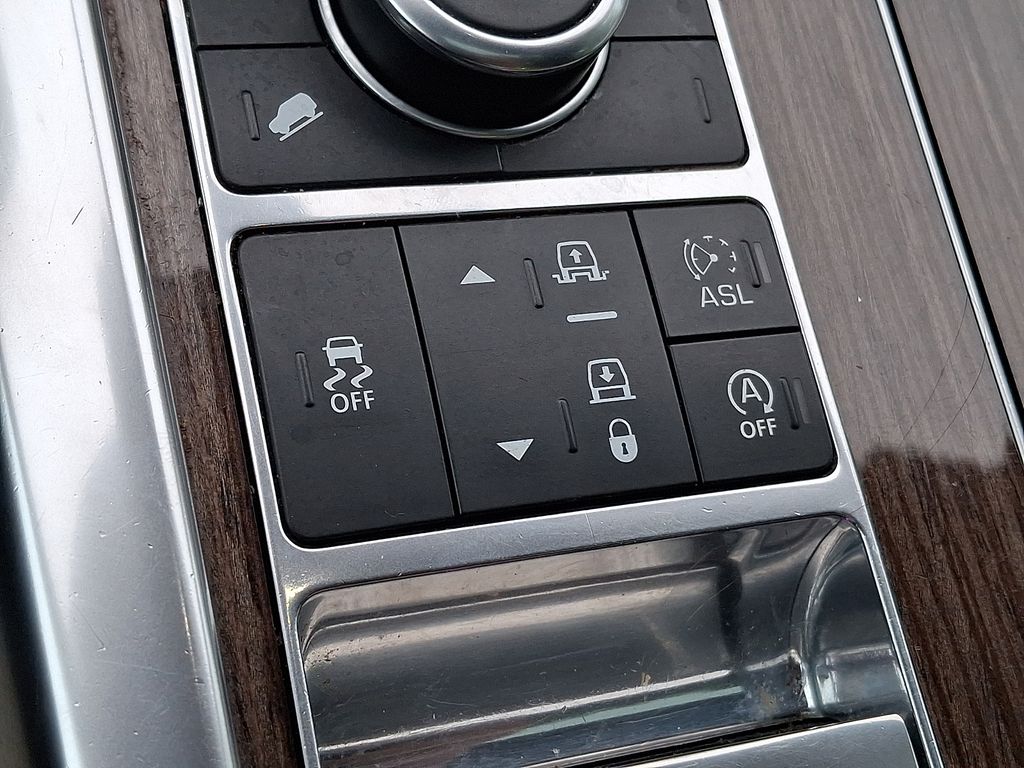 Thumbnail: 2016 Land Rover Range Rover Sport - 25