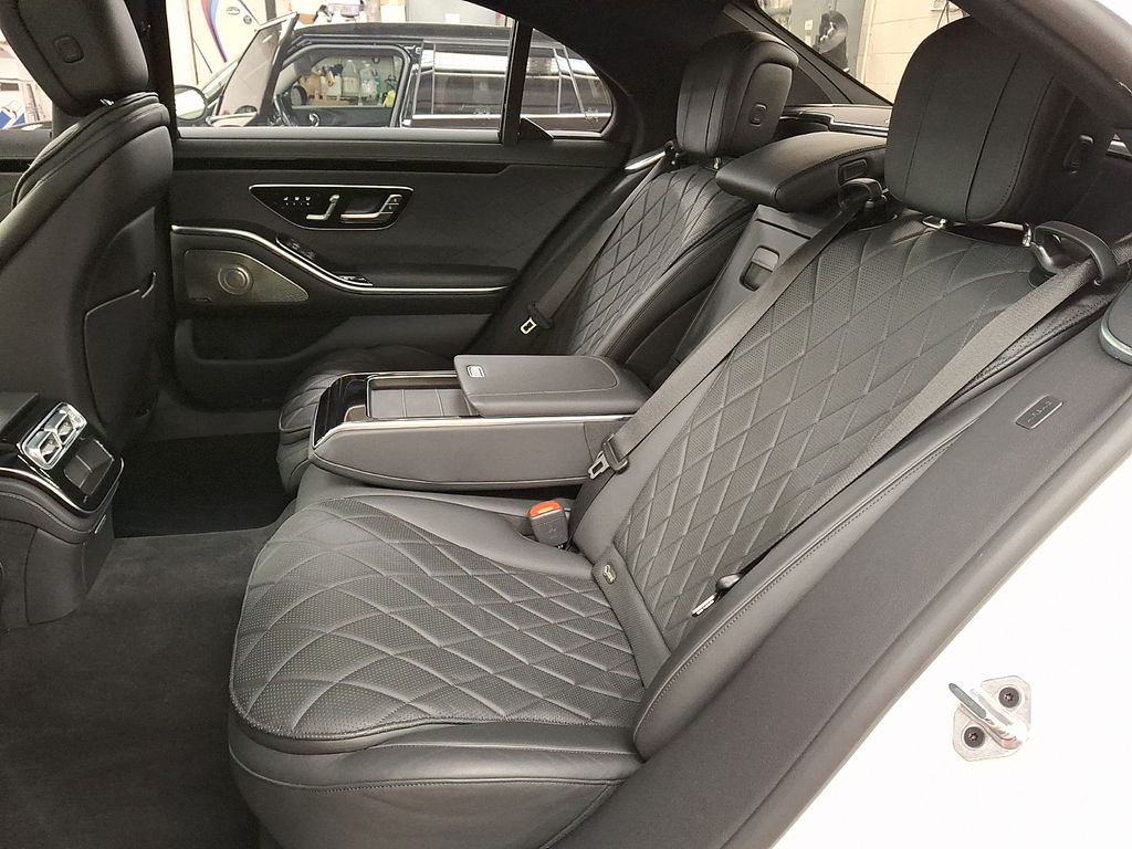 Thumbnail: 2021 Mercedes-Benz S-Class - 8