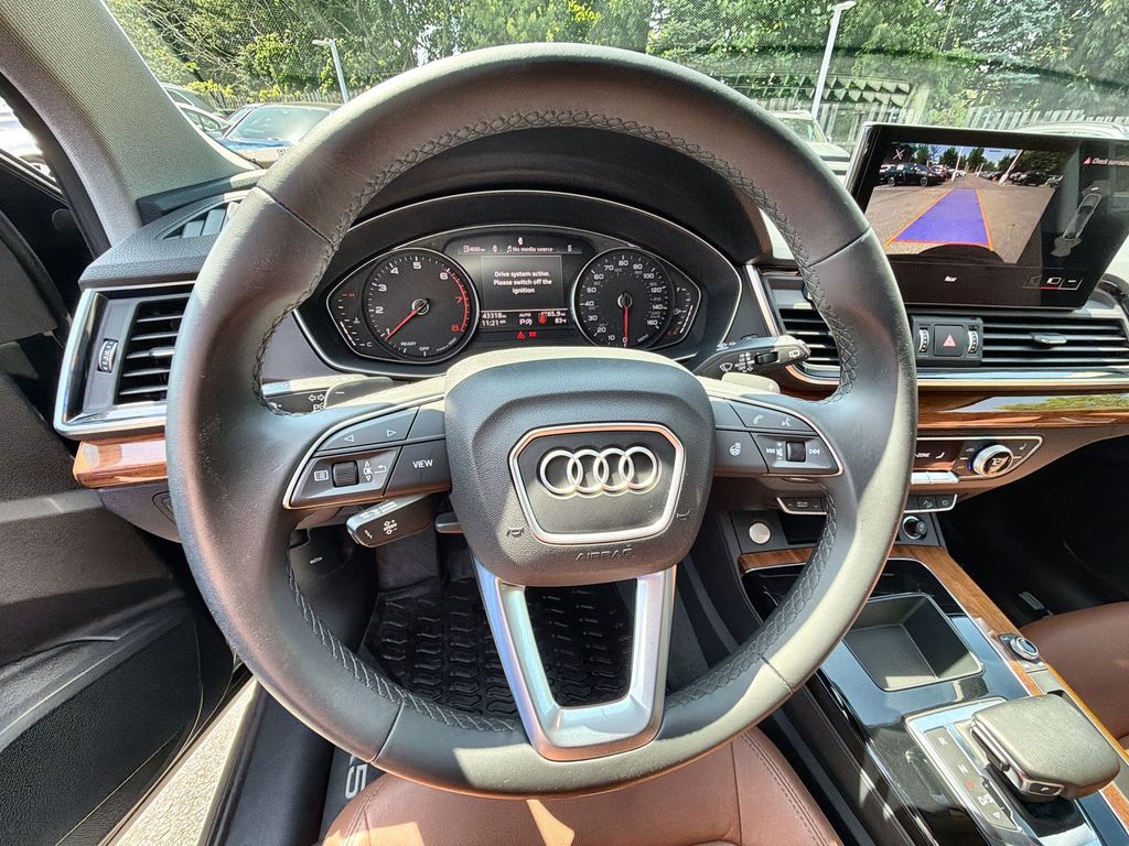 Thumbnail: 2022 Audi Q5 - 8