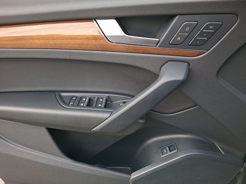 Thumbnail: 2023 Audi Q5 - 16