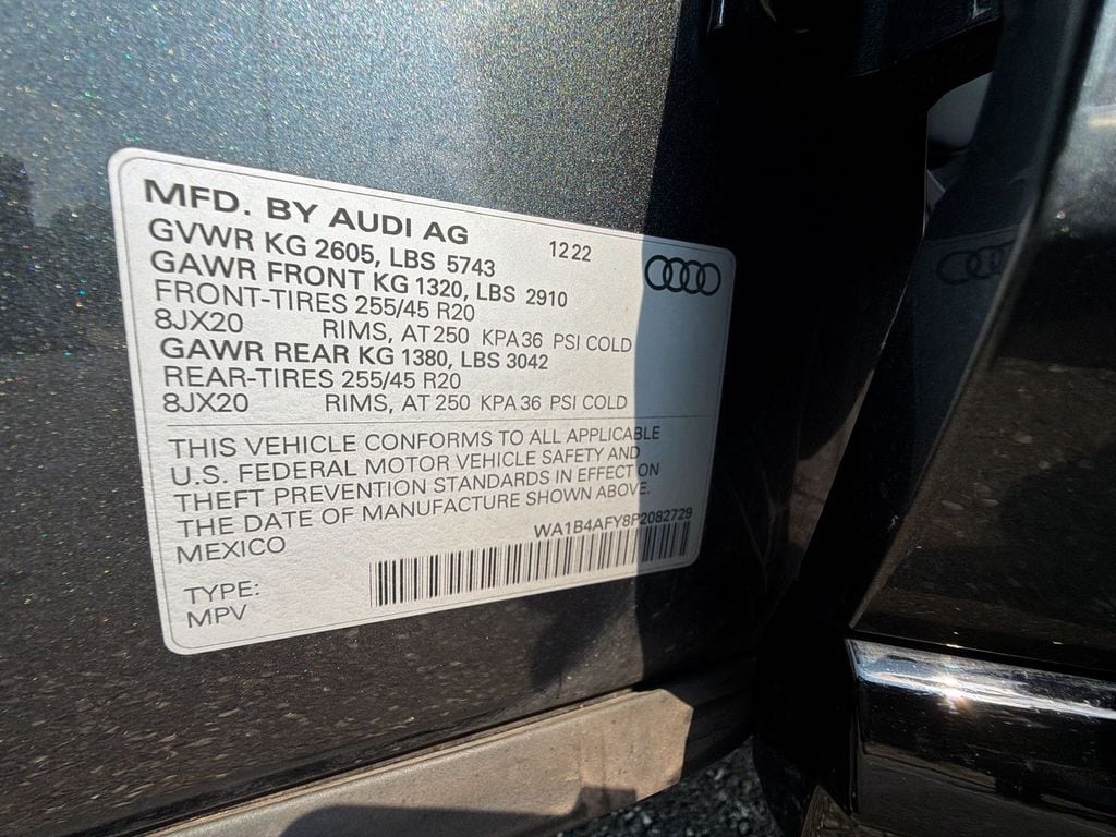 Thumbnail: 2023 Audi SQ5 - 18