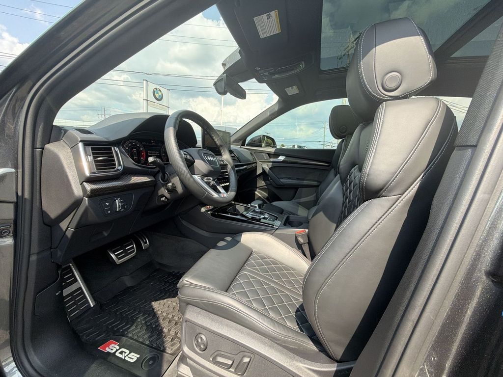 Thumbnail: 2023 Audi SQ5 - 11