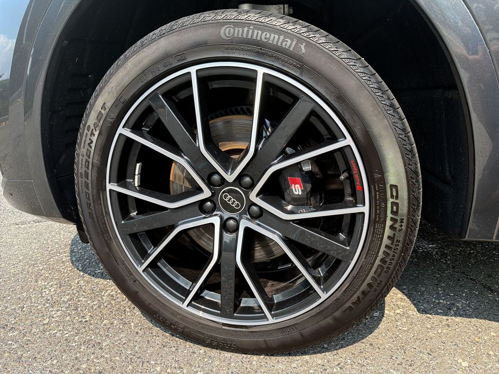 Thumbnail: 2023 Audi SQ5 - 8
