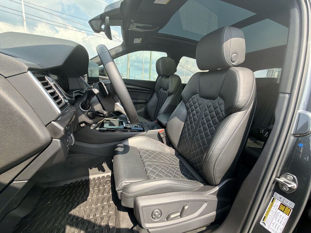 Thumbnail: 2023 Audi SQ5 - 12