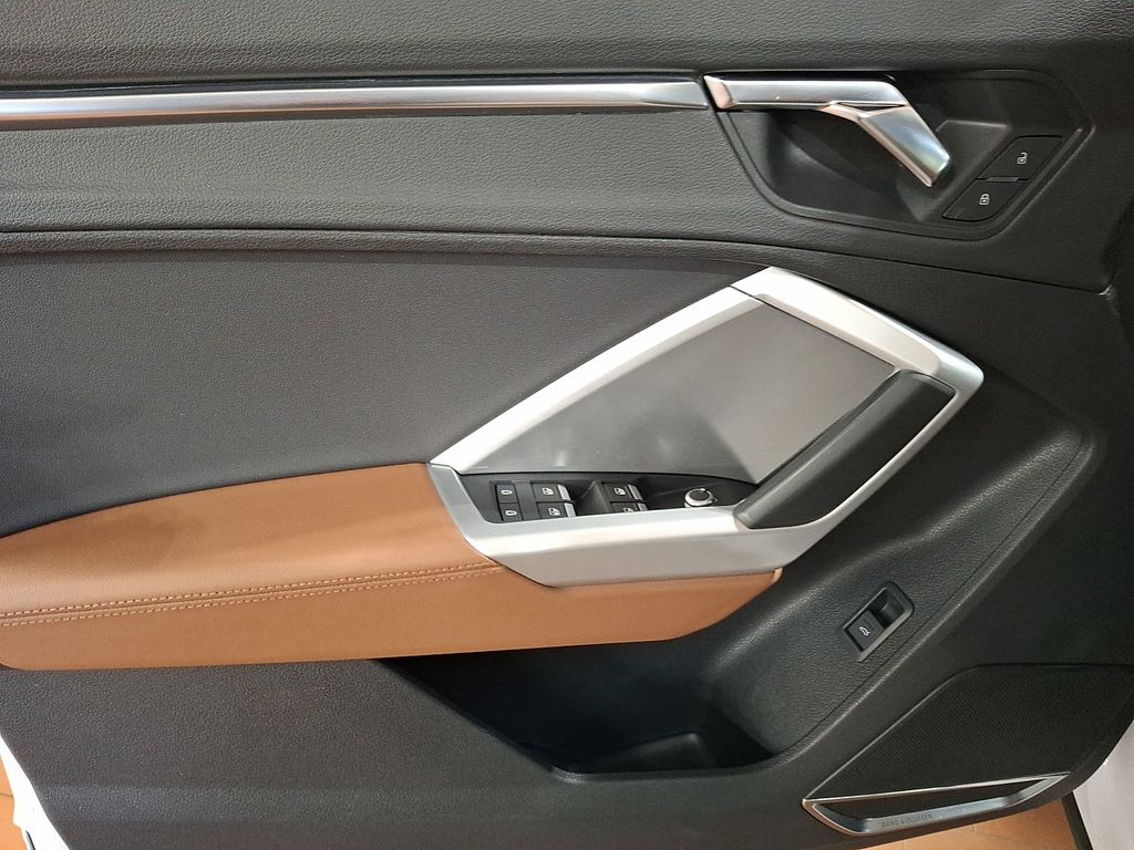 Thumbnail: 2019 Audi Q3 - 17