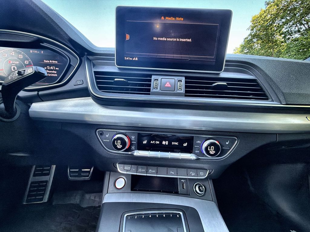 Thumbnail: 2018 Audi SQ5 - 14