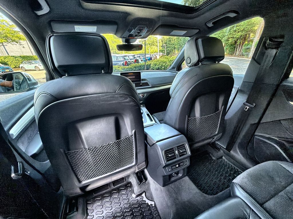 Thumbnail: 2018 Audi SQ5 - 13