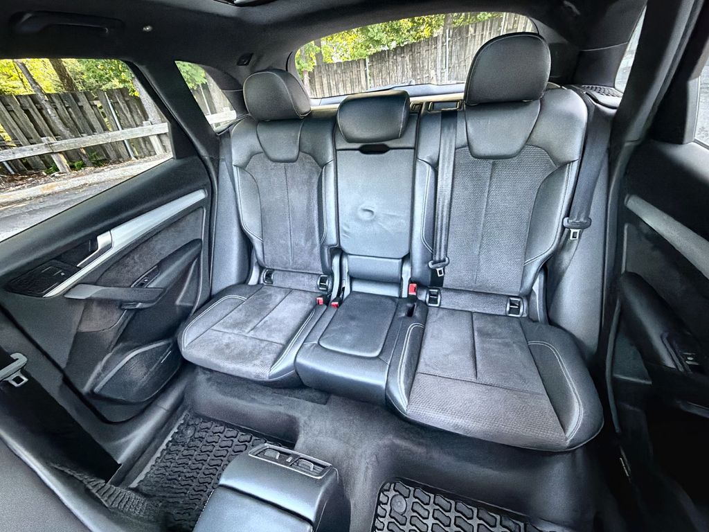 Thumbnail: 2018 Audi SQ5 - 28