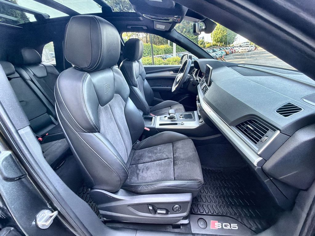 Thumbnail: 2018 Audi SQ5 - 29