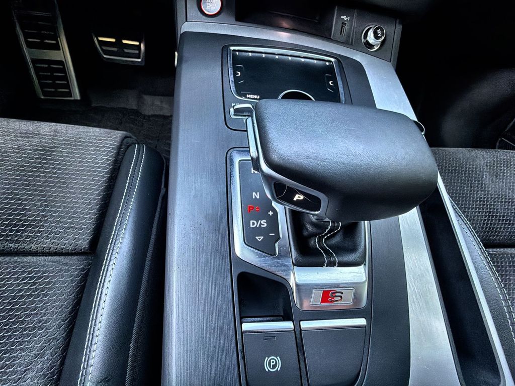 Thumbnail: 2018 Audi SQ5 - 15