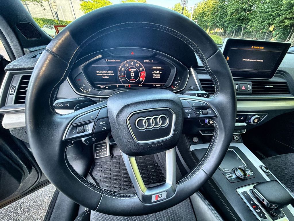 Thumbnail: 2018 Audi SQ5 - 10