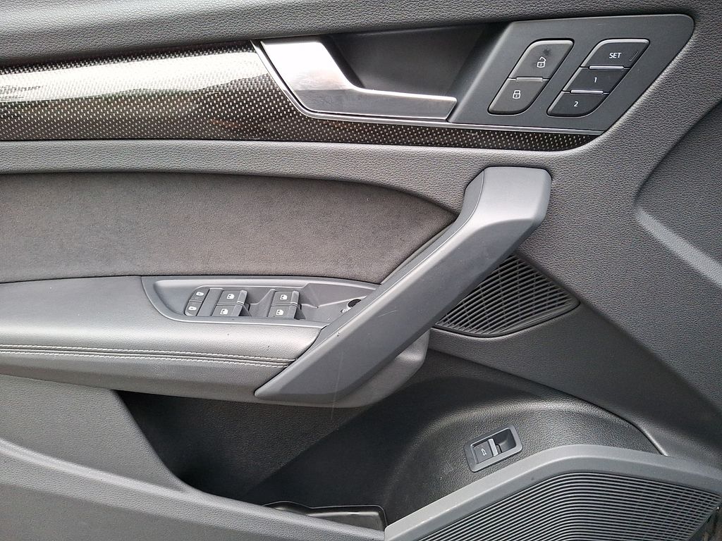 Thumbnail: 2022 Audi SQ5 - 15