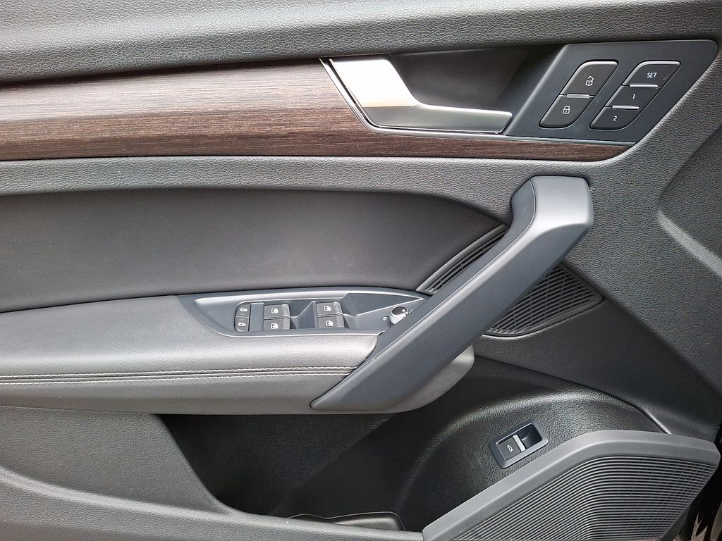 Thumbnail: 2023 Audi Q5 - 16