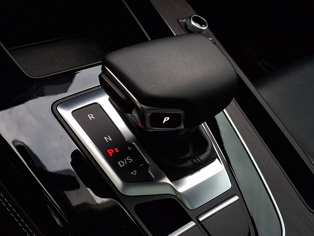 Thumbnail: 2023 Audi Q5 - 10