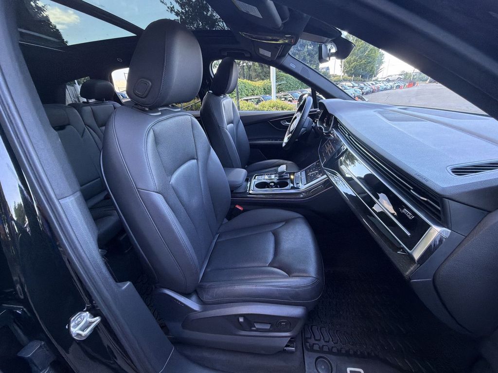 Thumbnail: 2022 Audi Q7 - 27