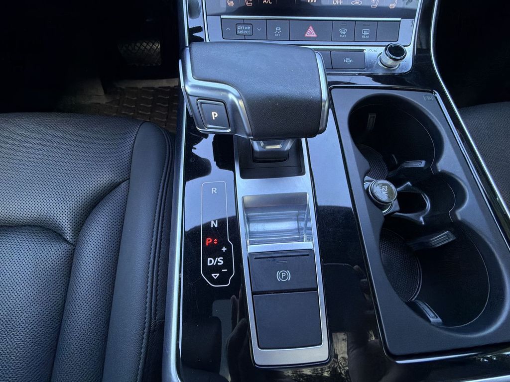 Thumbnail: 2022 Audi Q7 - 14
