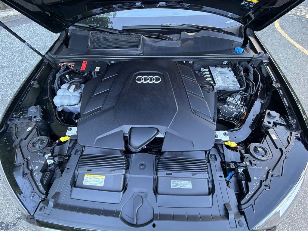 Thumbnail: 2022 Audi Q7 - 8