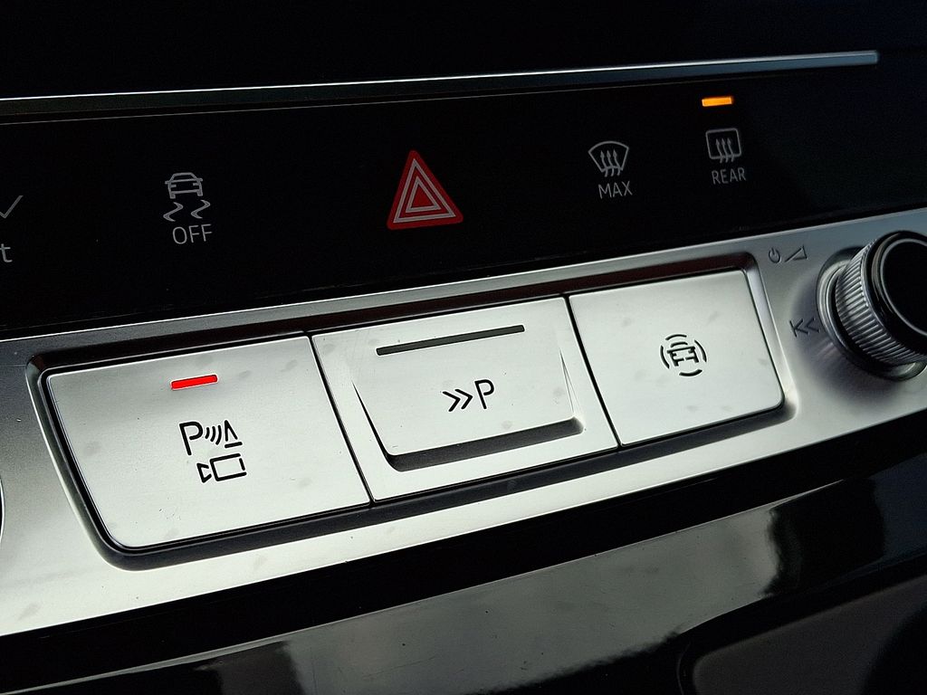Thumbnail: 2023 Audi SQ7 - 24
