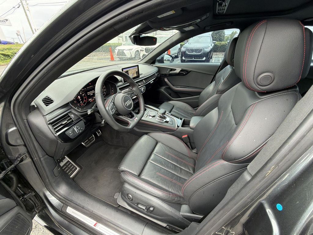 Thumbnail: 2019 Audi A4 - 10