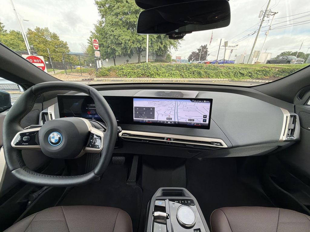 Thumbnail: 2024 BMW iX - 2