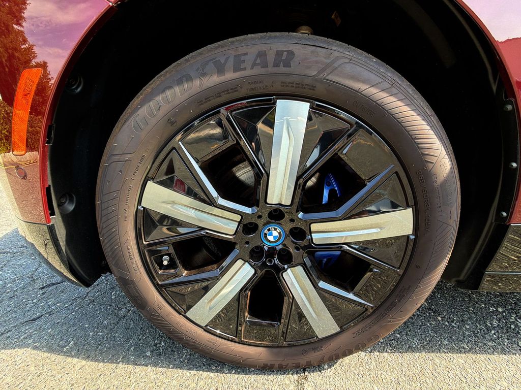 Thumbnail: 2024 BMW iX - 7