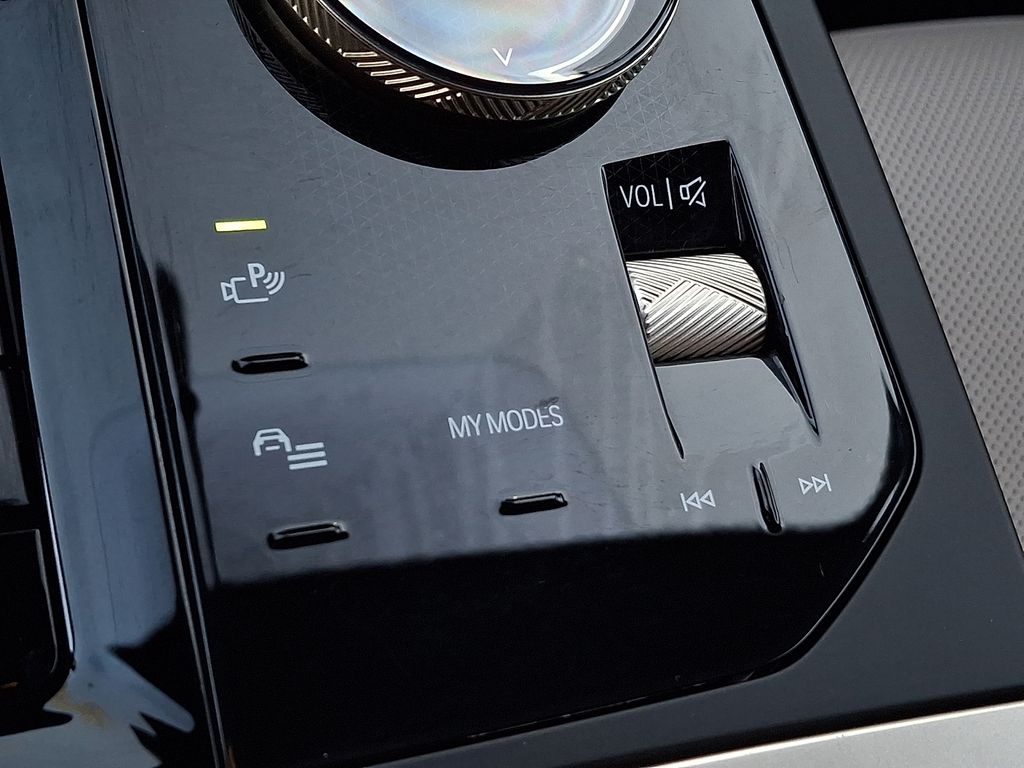 Thumbnail: 2023 BMW iX - 25