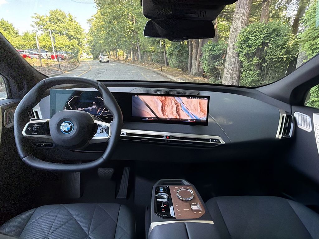 Thumbnail: 2023 BMW iX - 2