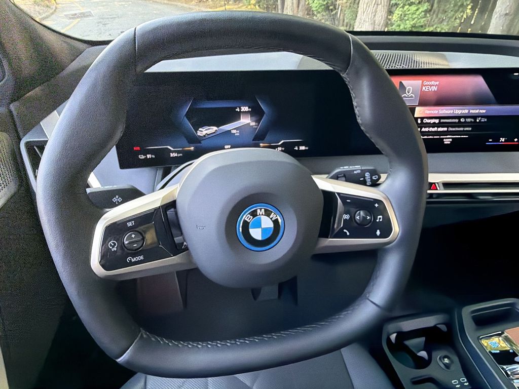 Thumbnail: 2023 BMW iX - 10