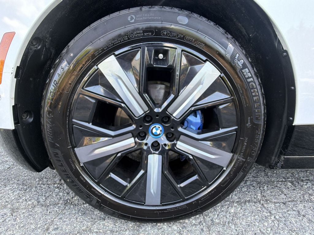 Thumbnail: 2023 BMW iX - 8