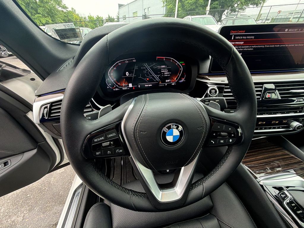 Thumbnail: 2023 BMW 5 Series - 10