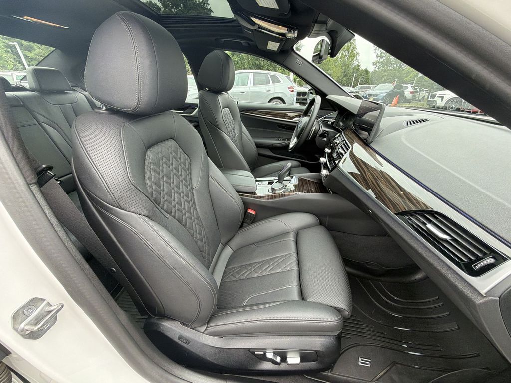 Thumbnail: 2023 BMW 5 Series - 27