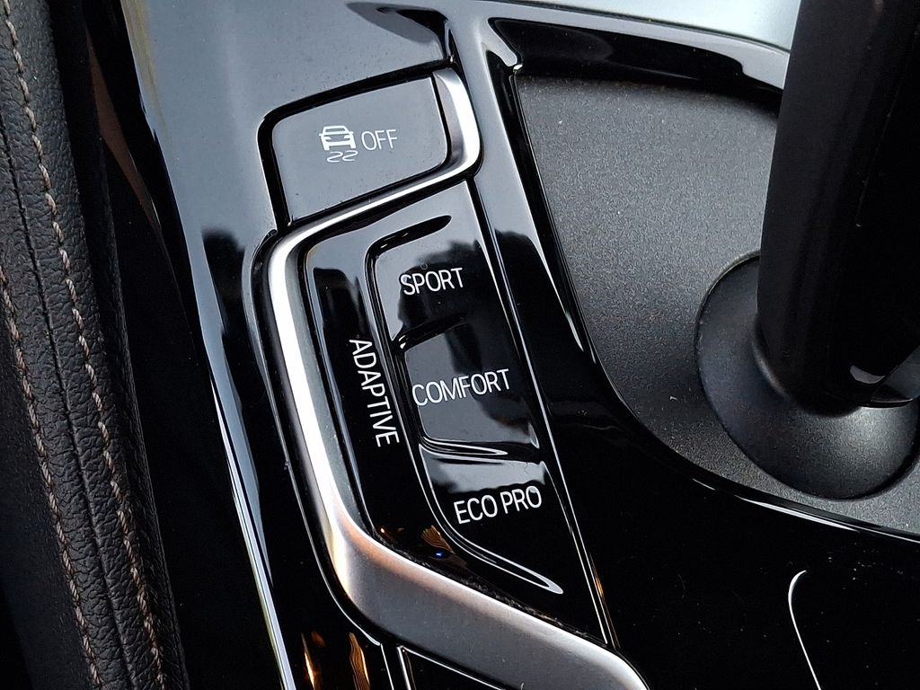 Thumbnail: 2023 BMW 5 Series - 25