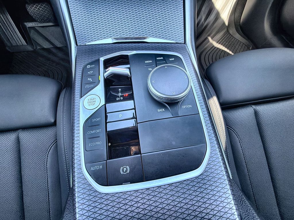 Thumbnail: 2026 BMW 3 Series - 15
