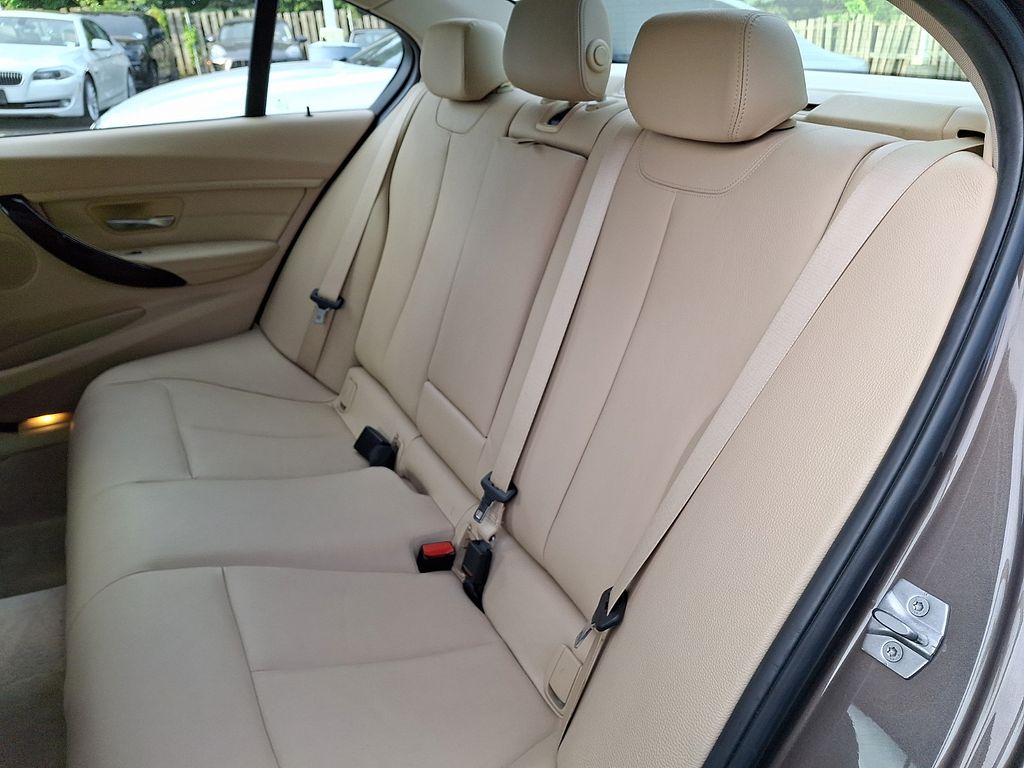 Thumbnail: 2015 BMW 3 Series - 9