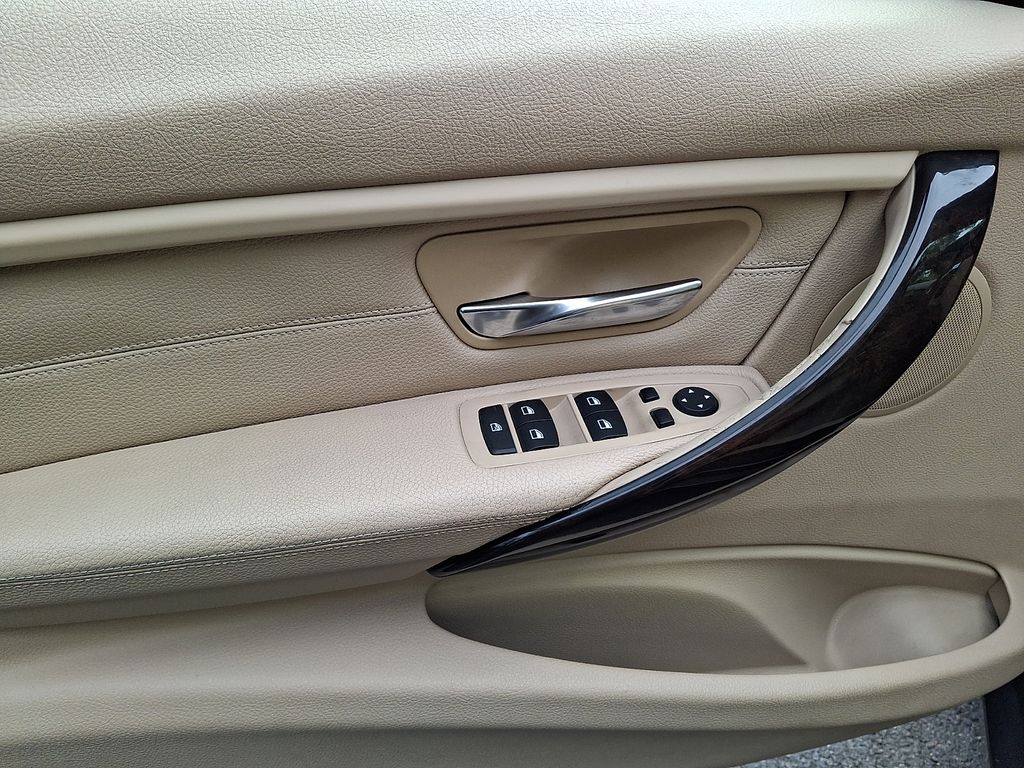 Thumbnail: 2015 BMW 3 Series - 18