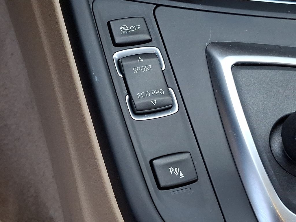 Thumbnail: 2015 BMW 3 Series - 24