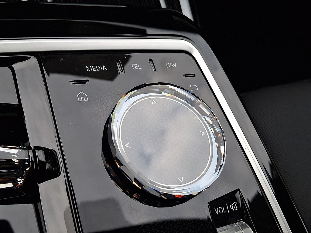 Thumbnail: 2026 BMW 7 Series - 22