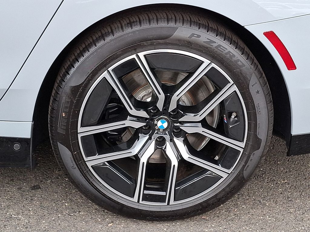 Thumbnail: 2026 BMW 7 Series - 6